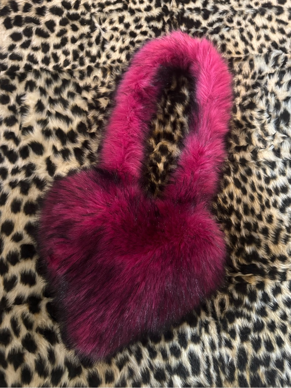 Plush Heart-Shaped Shoulder Bag - Fuchsia Faux Fur